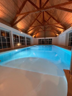 Luxury Appartment Tennis Gardens Zoute with heated swimming pool at 200m from the beach with 2 parking places